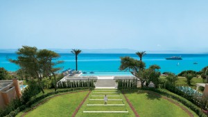 GRECOTEL Mandola Rosa Suites und Villas Überblick über den Garten & Meer