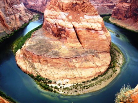 West USA Rundreise Horseshoe Bend in Arizona umgeben vom Colorado River