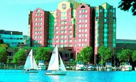 USA Ostküste Reise Royal Sonesta Hotel in Boston mit Blick auf den See