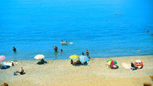 Inselhüpfen Griechenland Amphitrite Hotel Strand