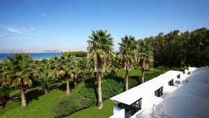 Inselhüpfen Griechenland - Hotel Cavo D'oro Palmengarten