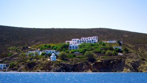 Inselhüpfen Griechenland Hotel Patmos Paradise Blick auf das Hotel