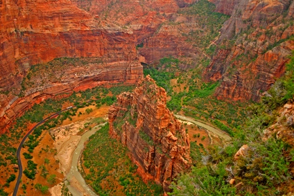West USA Rundreise Ein Blick in die Schluchten des Zion National Parks vom Angels Landing