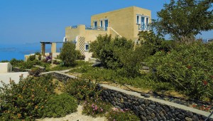 Inselhopping Griechenland Reise Aegagros Caldera Houses Hauptgebäude