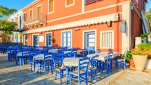 Griechenland Inselhüpfen Reise - Cafe in Zakynthos-Stadt